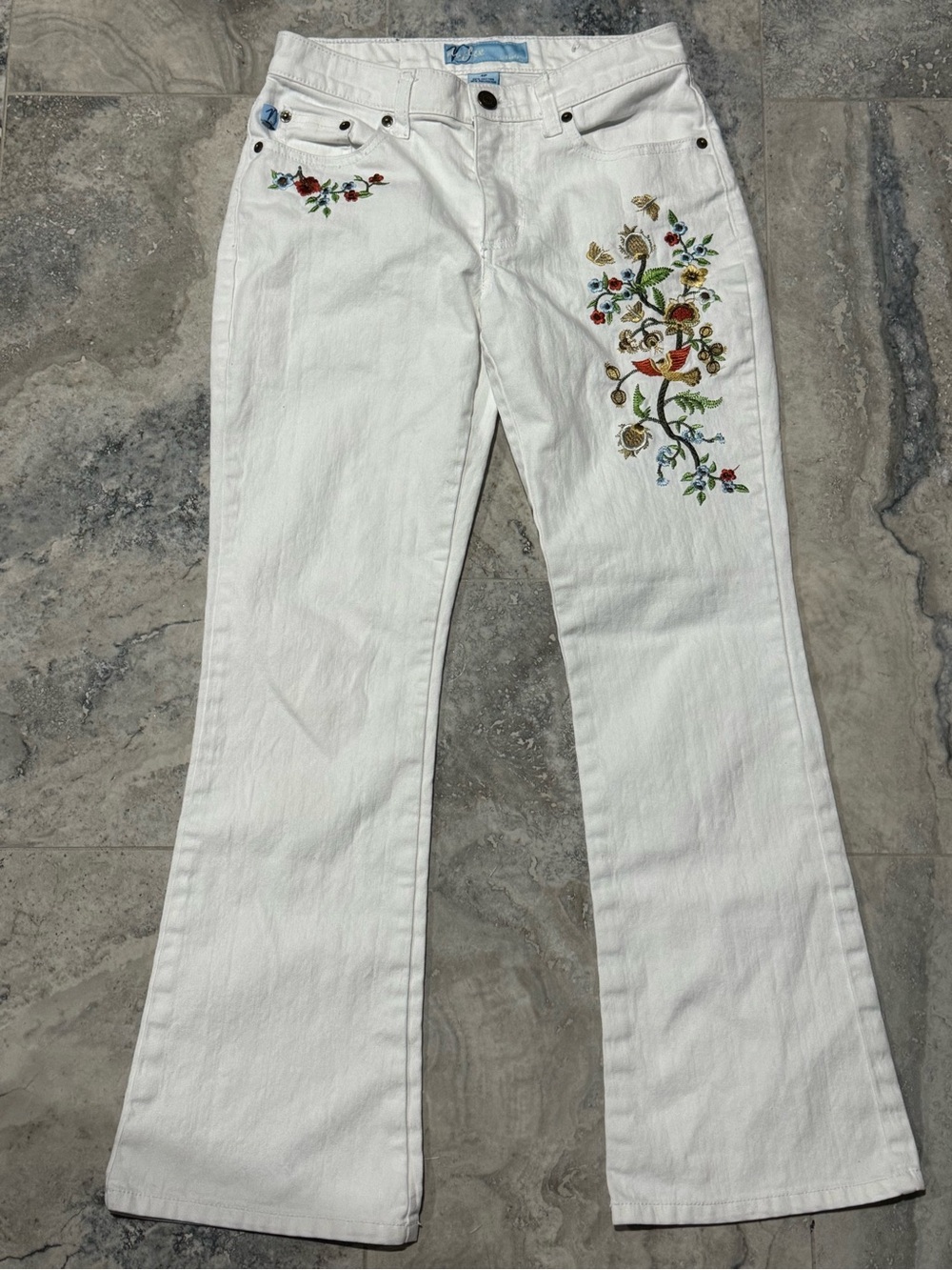 Y2K White Embroidered Flare Jeans with Floral Accent